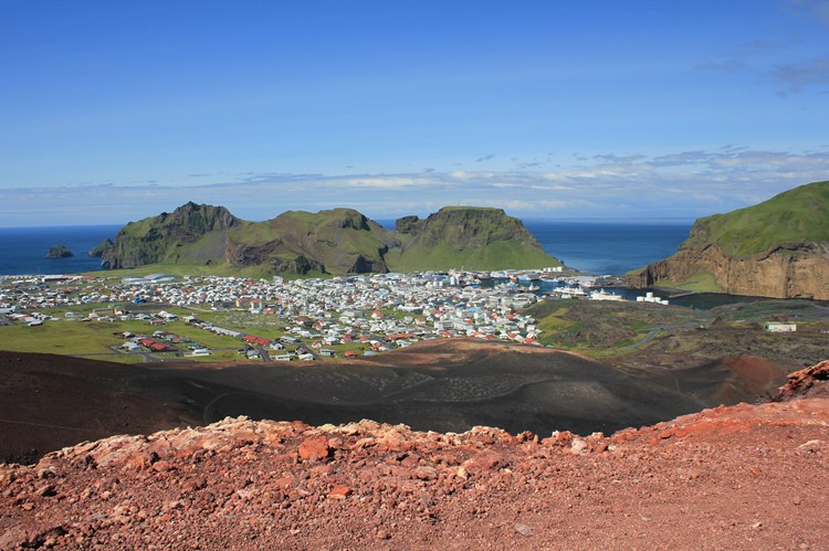 Heimaey vanaf de Eldfell vulkaan - IJsland
